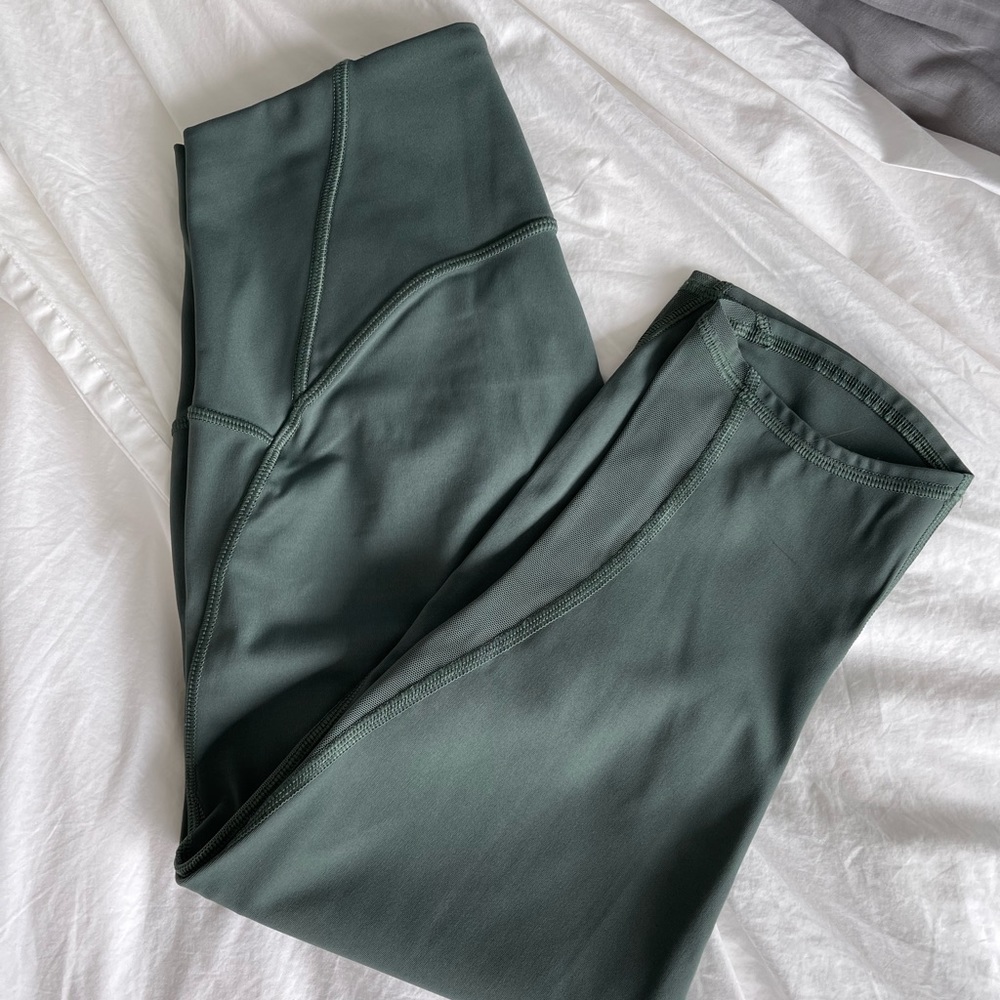 Lululemon cropped leggings. Size 6